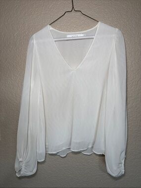 Astr Ivory V-Neck Long Sleeve Blouse